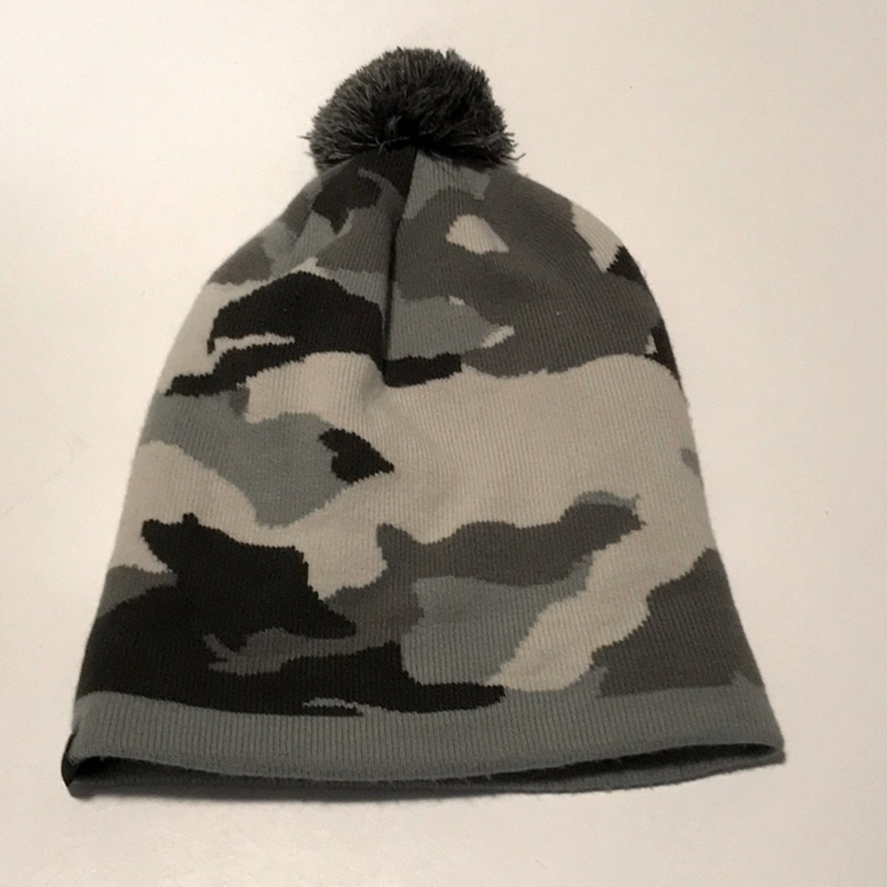 Preowned The North Face gray camouflage knit winter hat